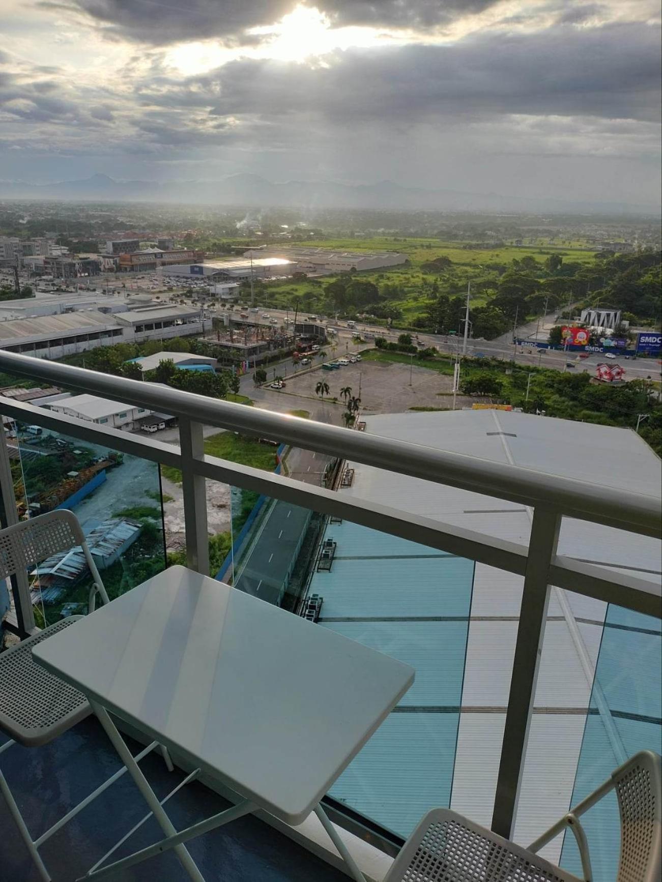 Azure North Studio Units Located In 17Th Floor And Above San Fernando  Bagian luar foto