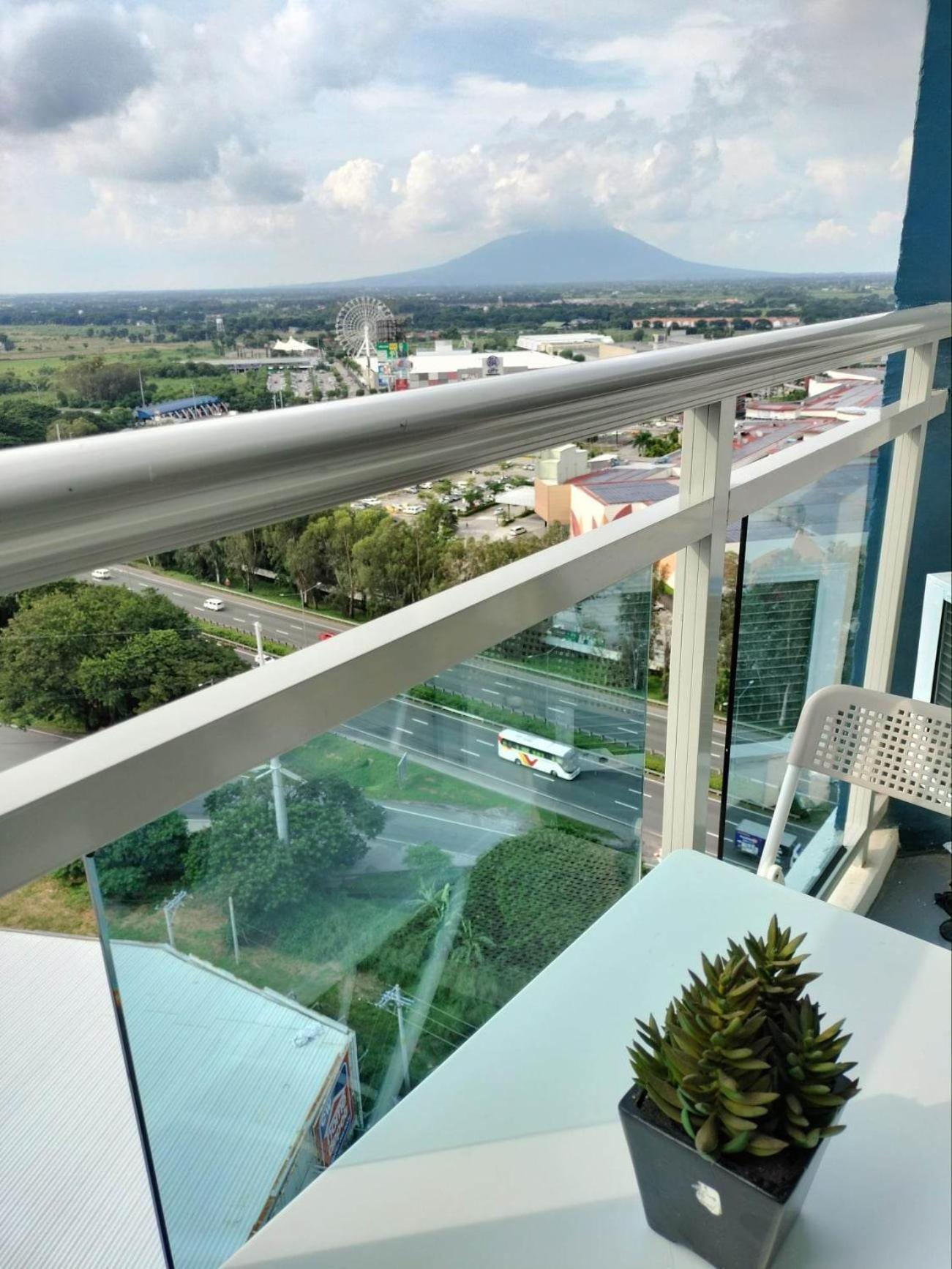 Azure North Studio Units Located In 17Th Floor And Above San Fernando  Bagian luar foto