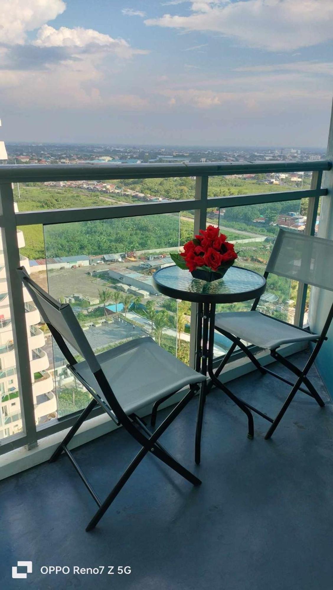 Azure North Studio Units Located In 17Th Floor And Above San Fernando  Bagian luar foto